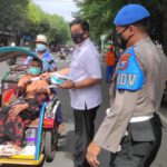 Tim Gabungan di Jombang Operasi Yustisi bagi 100 Masker ke Pelanggar