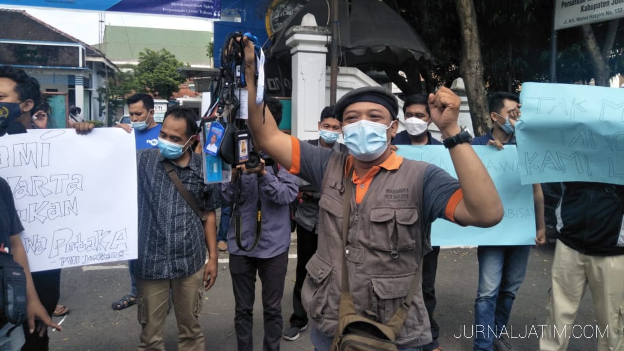 PWI Jombang Aksi Solidaritas Kecam Kekerasan Jurnalis Tempo Nurhadi