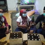 Emak-emak Penjual Minuman Beralkohol di Jombang Diamankan Polisi