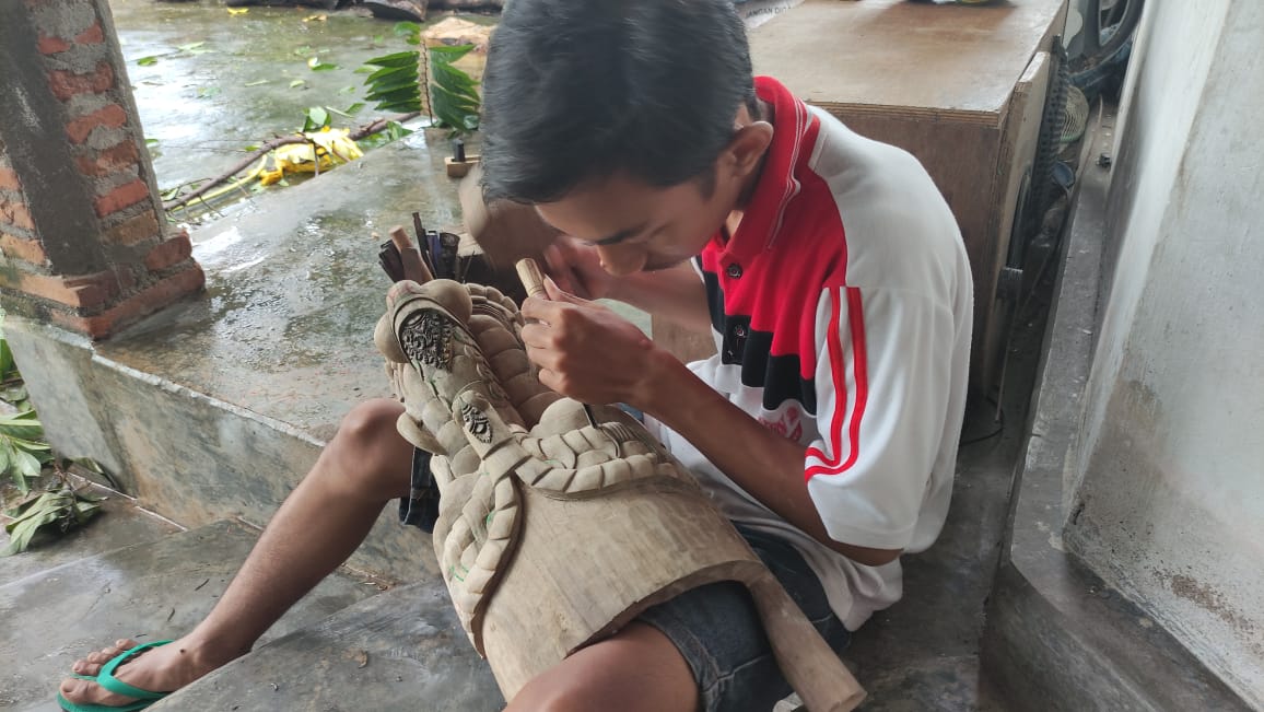 Tekuni hobi kerajinan topeng, pelajar Jombang hasilkan pundi-pundi uang