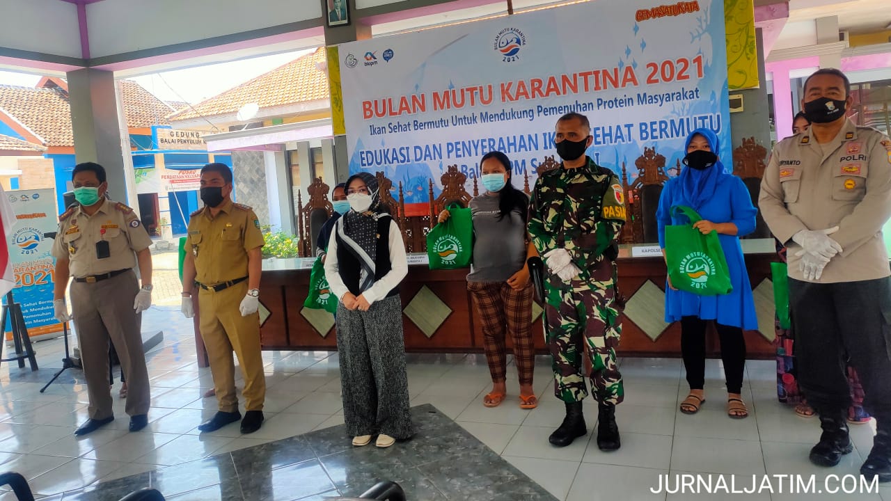 DPR RI Ning Ema Serahkan 150 Paket Ikan Segar untuk Ibu Hamil Jombang