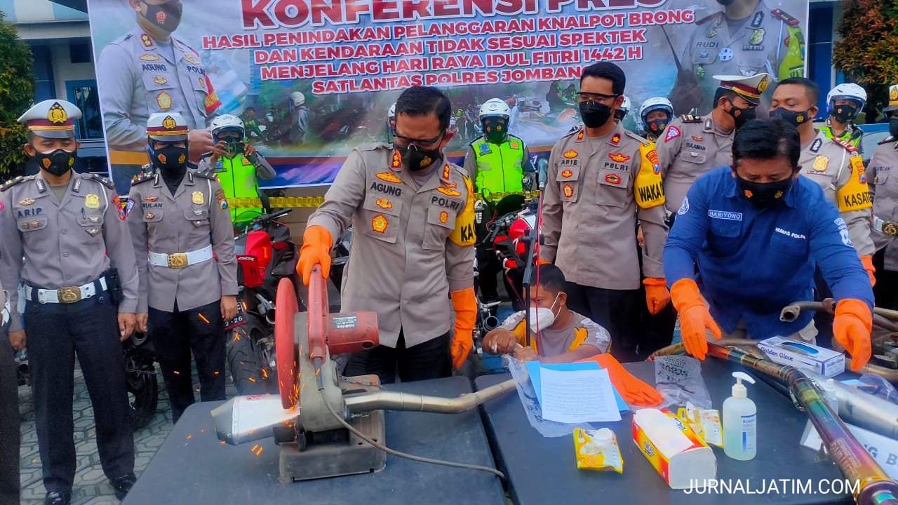 Kapolres Jombang Musnahkan Knalpot Brong Hasil Operasi Ramadan