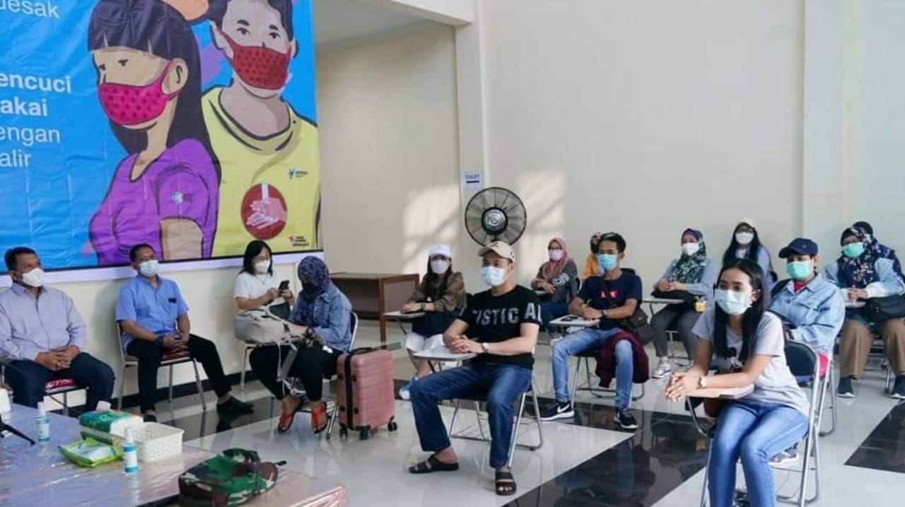 Sebelum Pulang, Belasan Pekerja Migran Asal Magetan Jalani Karantina