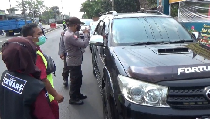 Hari Pertama Larangan Mudik, Puluhan Kendaraan Putar Balik di Jombang