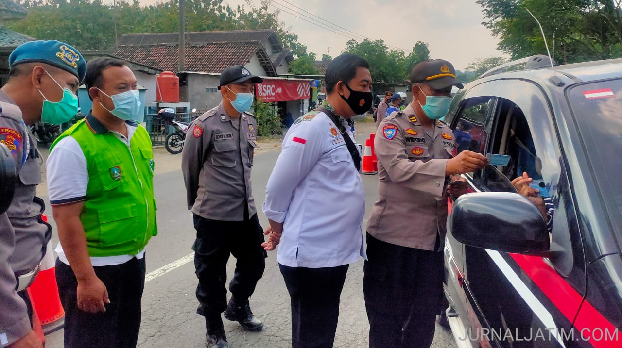 Polisi Perketat Penyekatan Arus Balik di Perbatasan Jombang-Lamongan