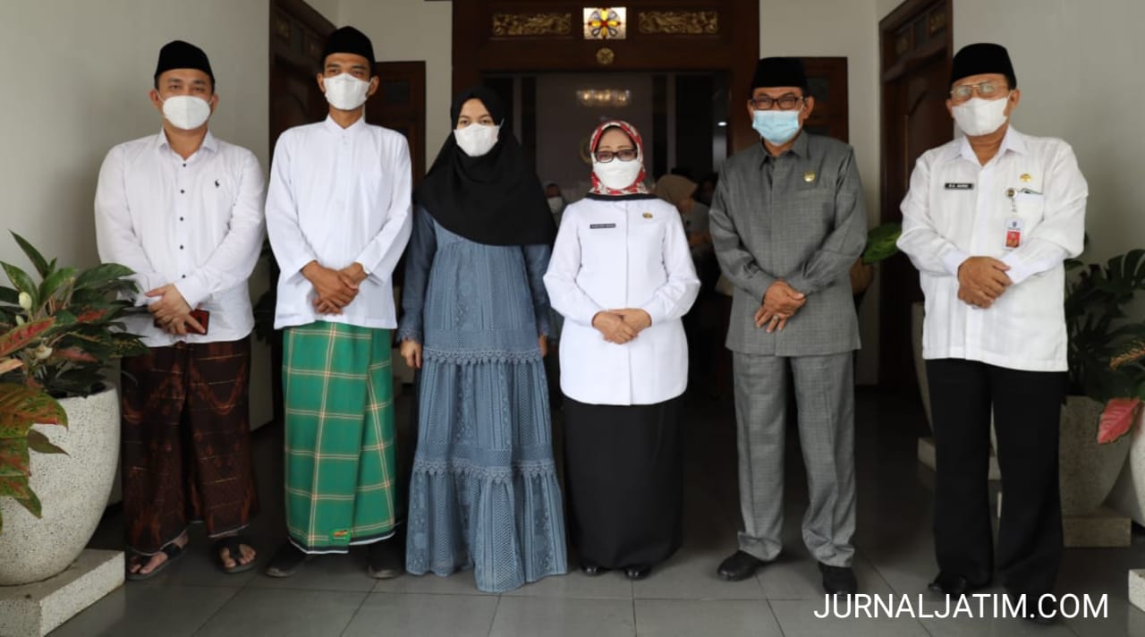 Sepekan Pascalebaran, Ustaz Somad Dan Istri ke Kiai dan Bupati Jombang