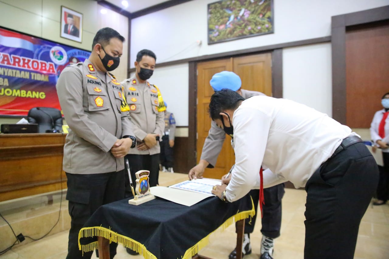 Cegah Penyalahgunaan Narkoba, Polisi di Jombang Teken Pakta Integritas