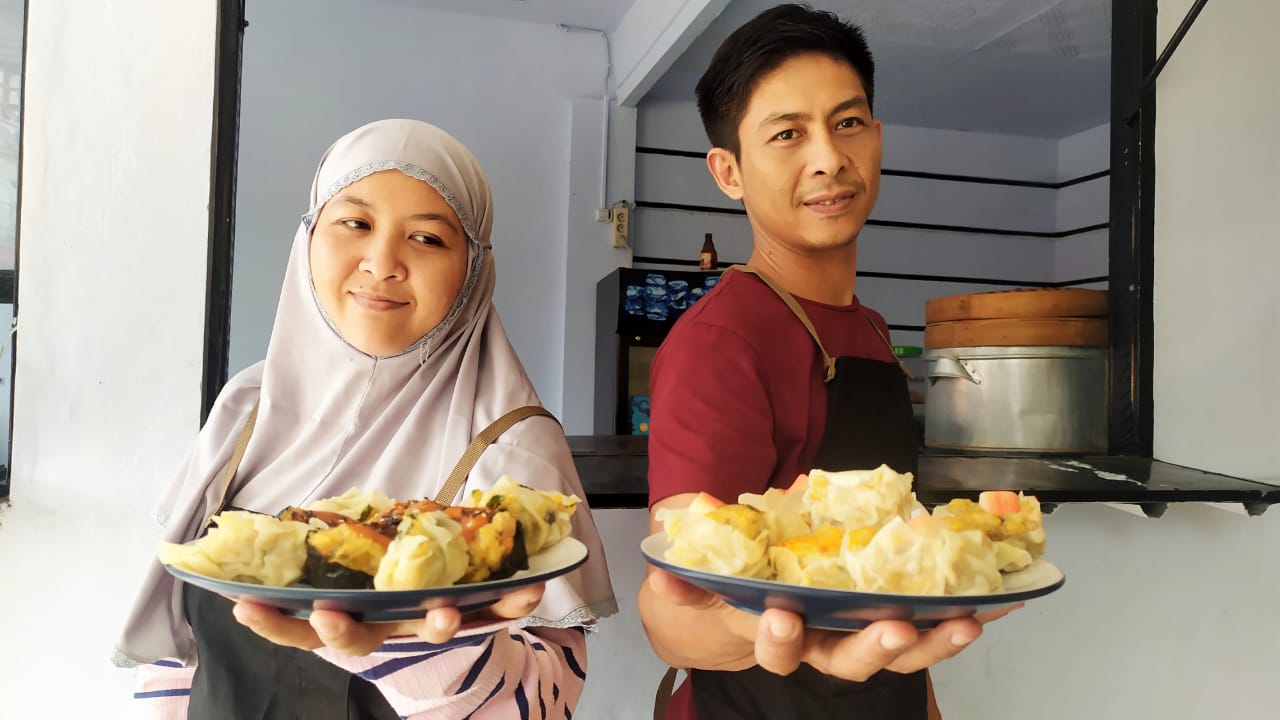 Adik Kakak Sukses Bangun Bisnis Makanan Khas Asia Timur di Jombang