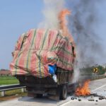 Begini Kondisi Sopir Truk Muat Kertas Terbakar di Tol Jombang-Mojokerto