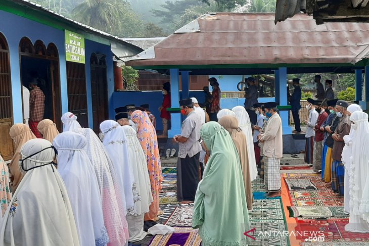 Muslim Aboge di Probolinggo Laksanakan Salat Ied Hari Ini