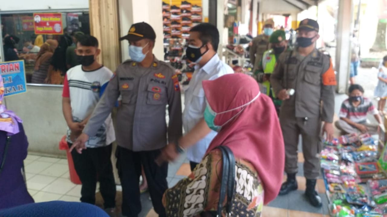 IMG-20210614-WA0044 Cegah COVID-19, 25 Personel Gabungan Operasi Yustisi di Jombang