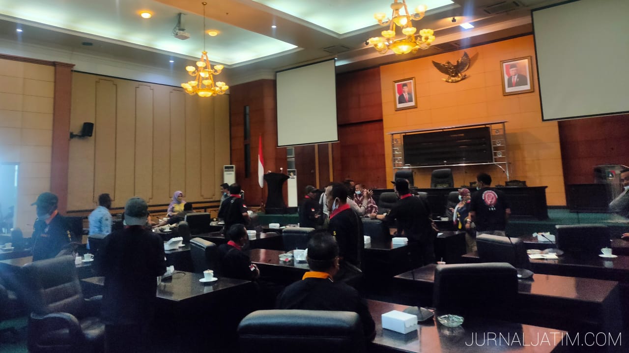 DPRD Jombang hearing dengan sopir angkutan umum bahas kereta kelinci