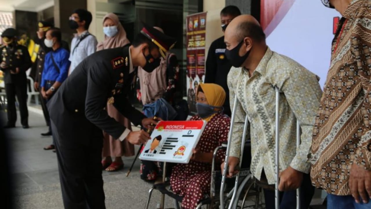 Polres Tulungagung Berikan SIM Gratis Penyandang Disabilitas Lahir 1 Juli