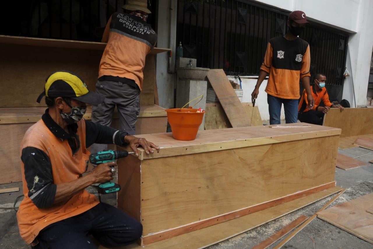 Pemkot Surabaya siapkan peti mati, Eri: apapun saya lakukan untuk warga