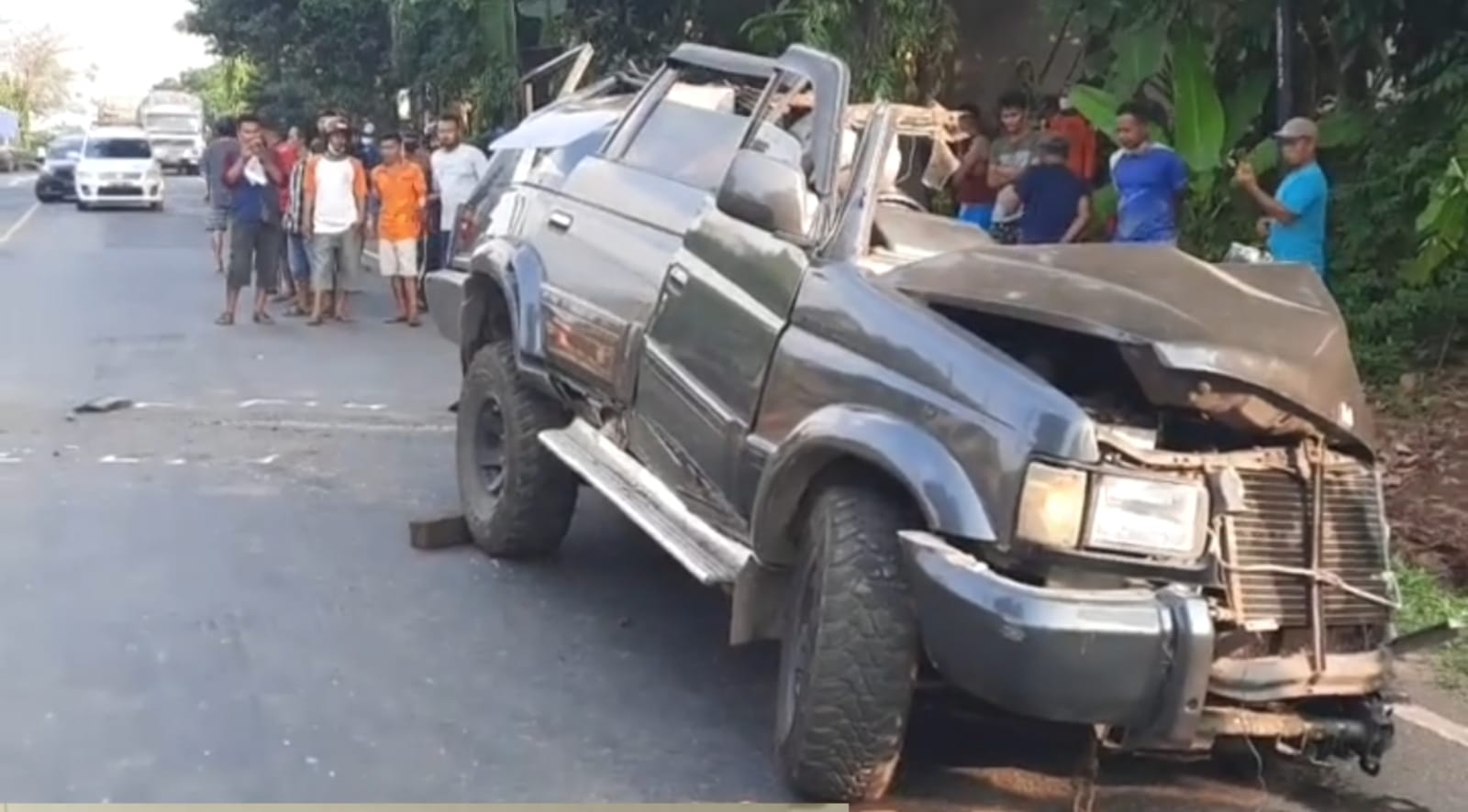 Tiga Penumpang Panther Tewas Kecelakaan Tabrak Truk di Pantura Tuban