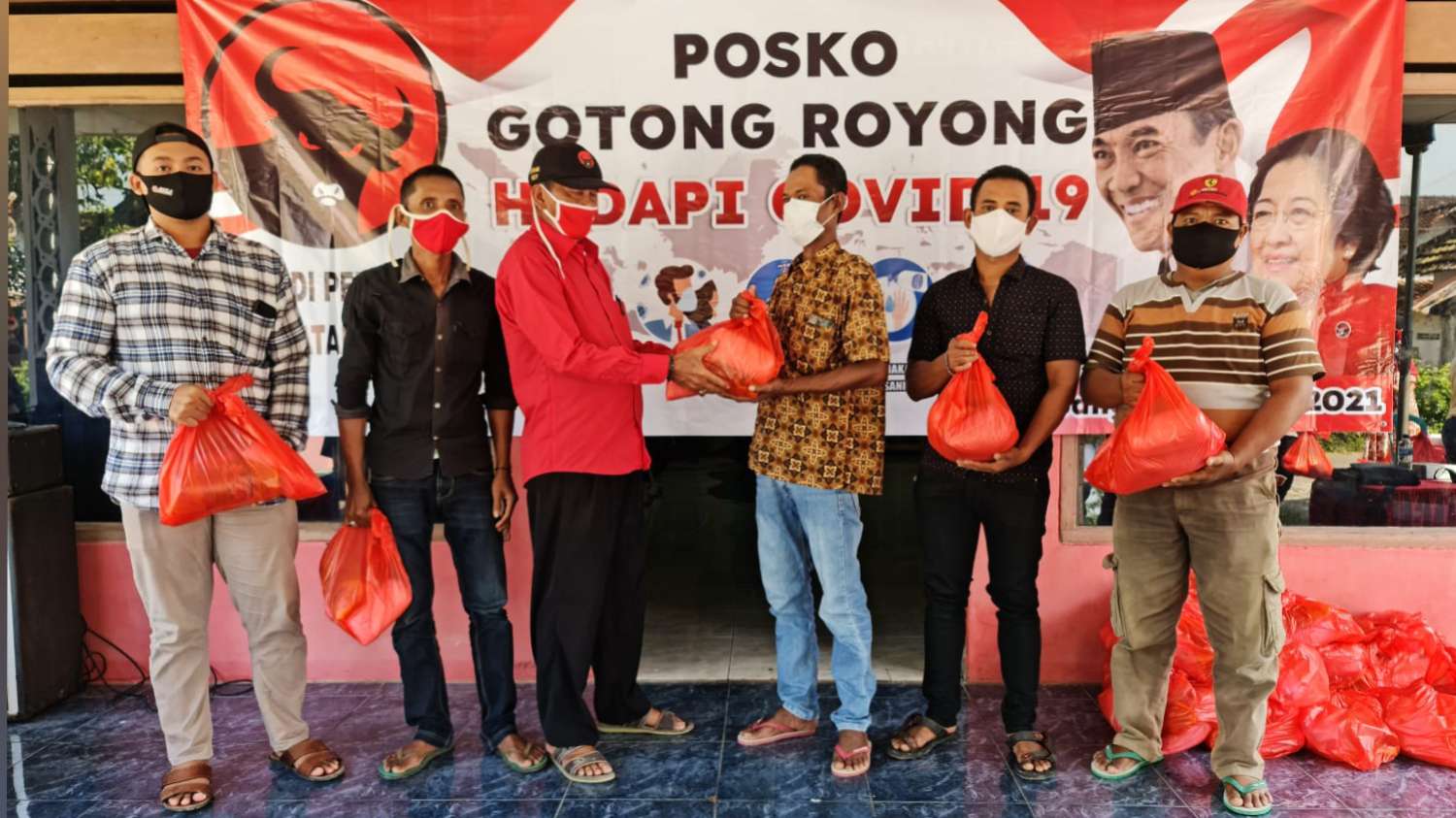 Posko Gotong royong Tersebar di Tuban Bantu Warga Terdampak Pandemi