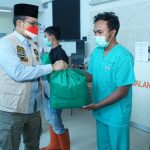 Petugas Rumah Sakit di Bangkalan Dapat Bantuan Sembako Dari Pemkab