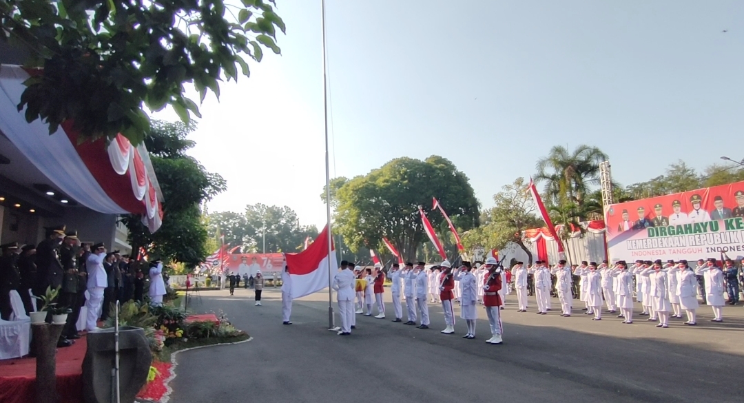 Upacara Peringatan HUT RI ke-76, Bupati Jombang Ajak Lawan Pandemi