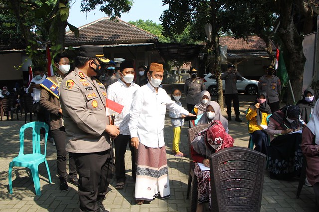 Ratusan Santri Pesantren Salafiyyah di Kediri Disuntik Vaksin COVID-19
