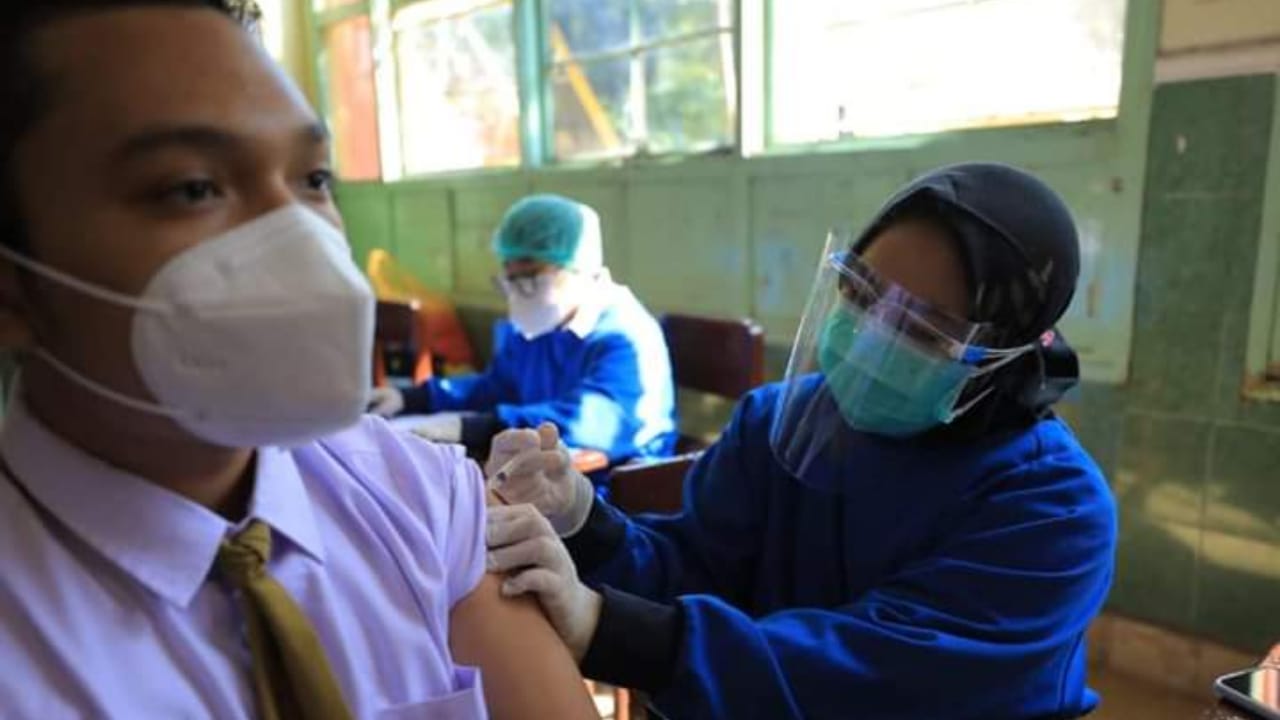 1000 Pelajar SMA-SMK di Madiun Awali Vaksinasi COVID-19 untuk Remaja