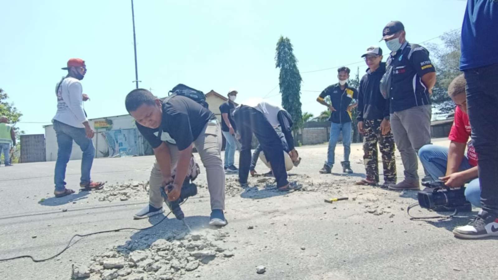 Polisi Apresiasi Aksi Biker Tuban Bersihkan Material di Jalur Pantura