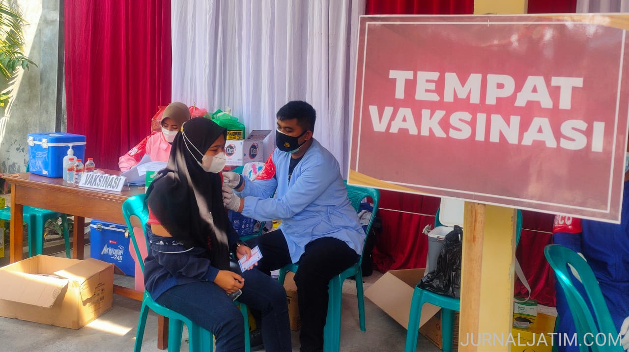 Ratusan Warga Jombang Antusias Ikuti Vaksinasi COVID-19 di Kelenteng