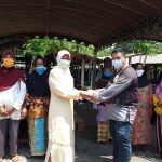 Ketua Fraksi Golkar Bersama Anggota DPRD Jombang Berbagi Sembako