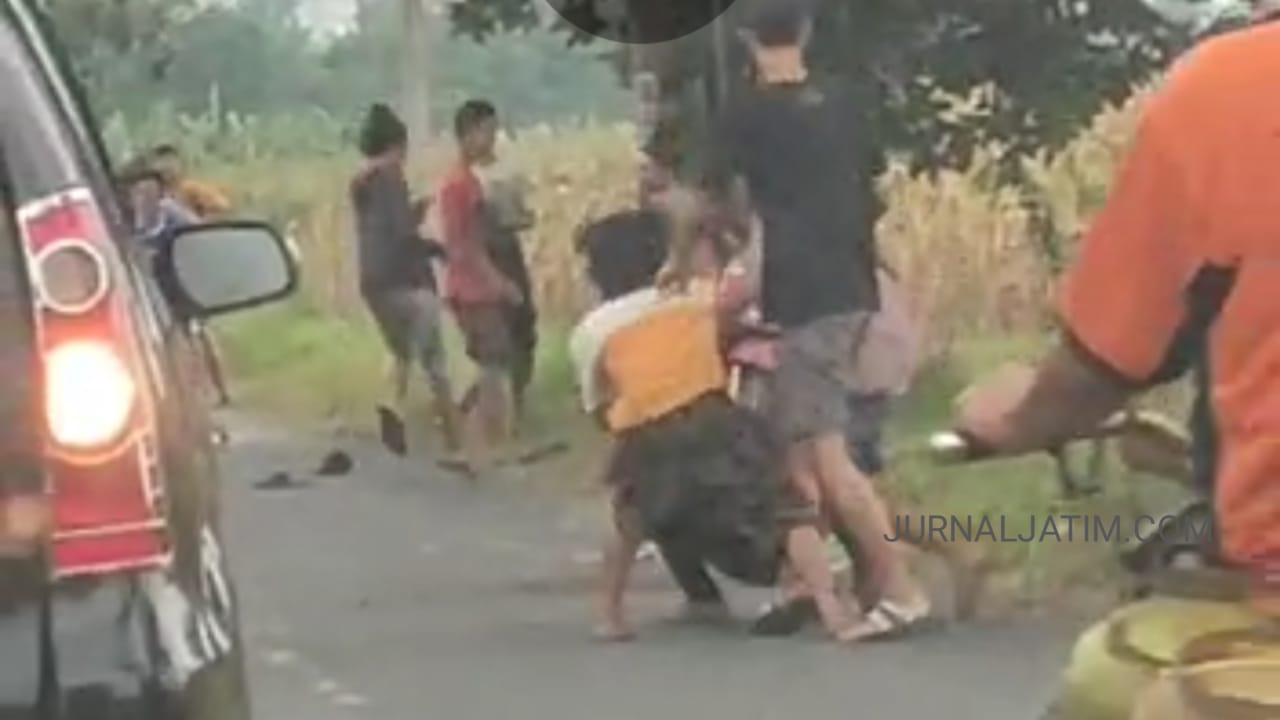 Viral Video Tawuran Remaja di Jombang, Ditendang dan Dipukuli di Jalan