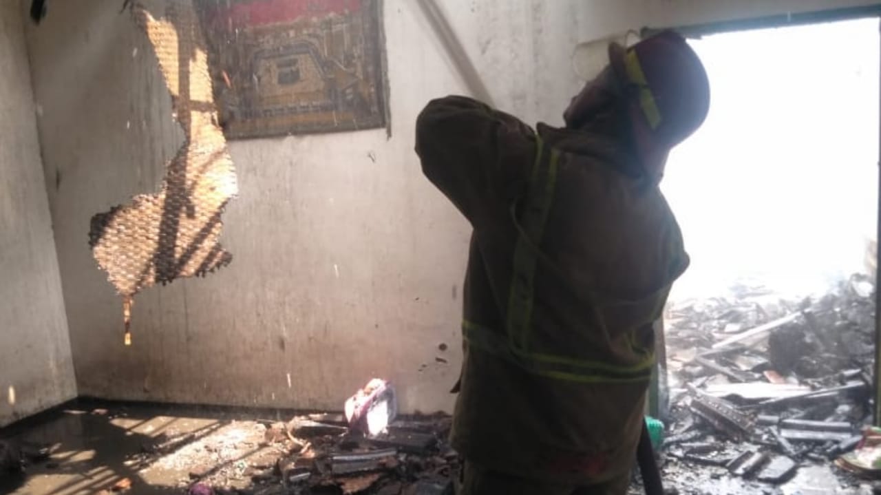 Rumah Kontrakan di Jombang Hangus Terbakar, Kerugian Rp150 Juta