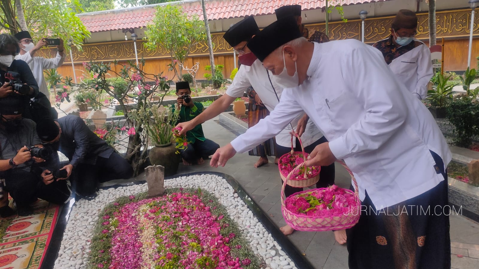 Ini Pesan Mas Menteri Nadiem ke Bupati Jombang Saat Ziarah Pendiri NU