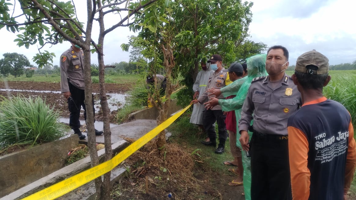Jenazah Petani Kediri Ditemukan Menyumbat Saluran Air di Parit Sawah