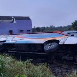 Bus Penumpang 30 Orang Melaju Kecepatan tinggi Masuk Sawah di Nganjuk