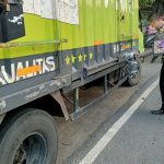 Usai tabrak bamper mobil boks, pemotor di Jombang tewas tertemper truk
