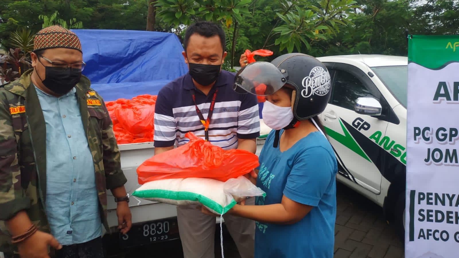 AFCO dan Ansor Berbagi Ratusan Paket Sembako di Kabupaten Jombang