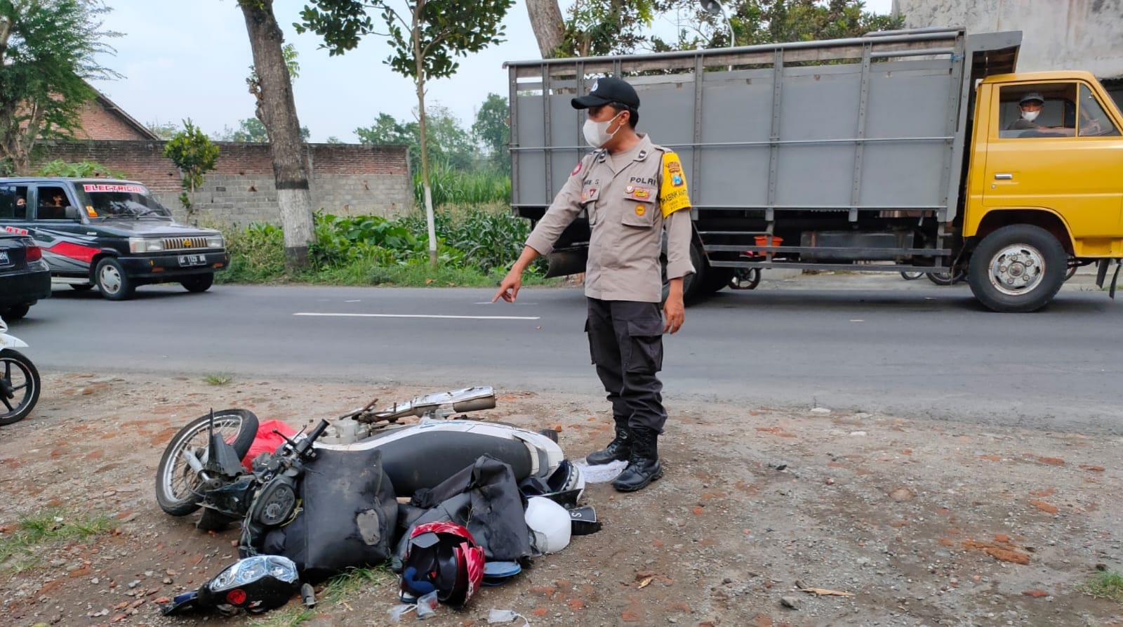 Salip Truk, Pikap Boks di Kediri Tabrak Pengendara Motor Hingga Tewas