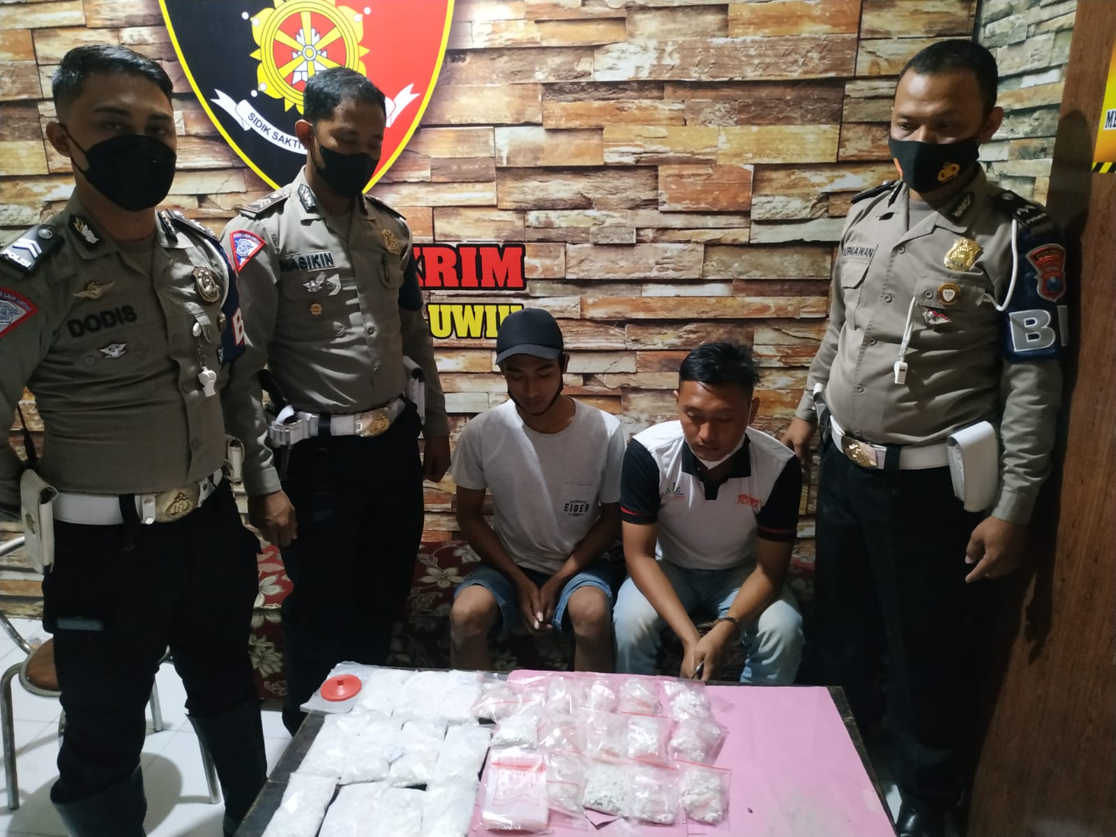Berawal Melanggar Marka Jalan di Kediri, 2 Pengedar Pil Koplo Tertangkap