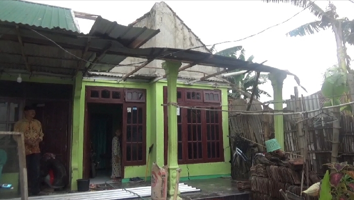 Korban angin puting beliung di Jombang tak perbaiki rumahnya yang rusak