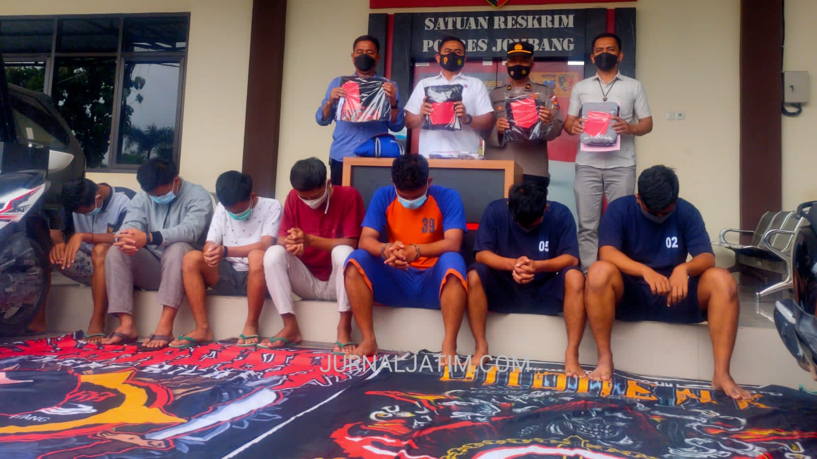 Sok Jagoan Pukuli Orang, 7 Pesilat Tertunduk Lesu saat di Polres Jombang