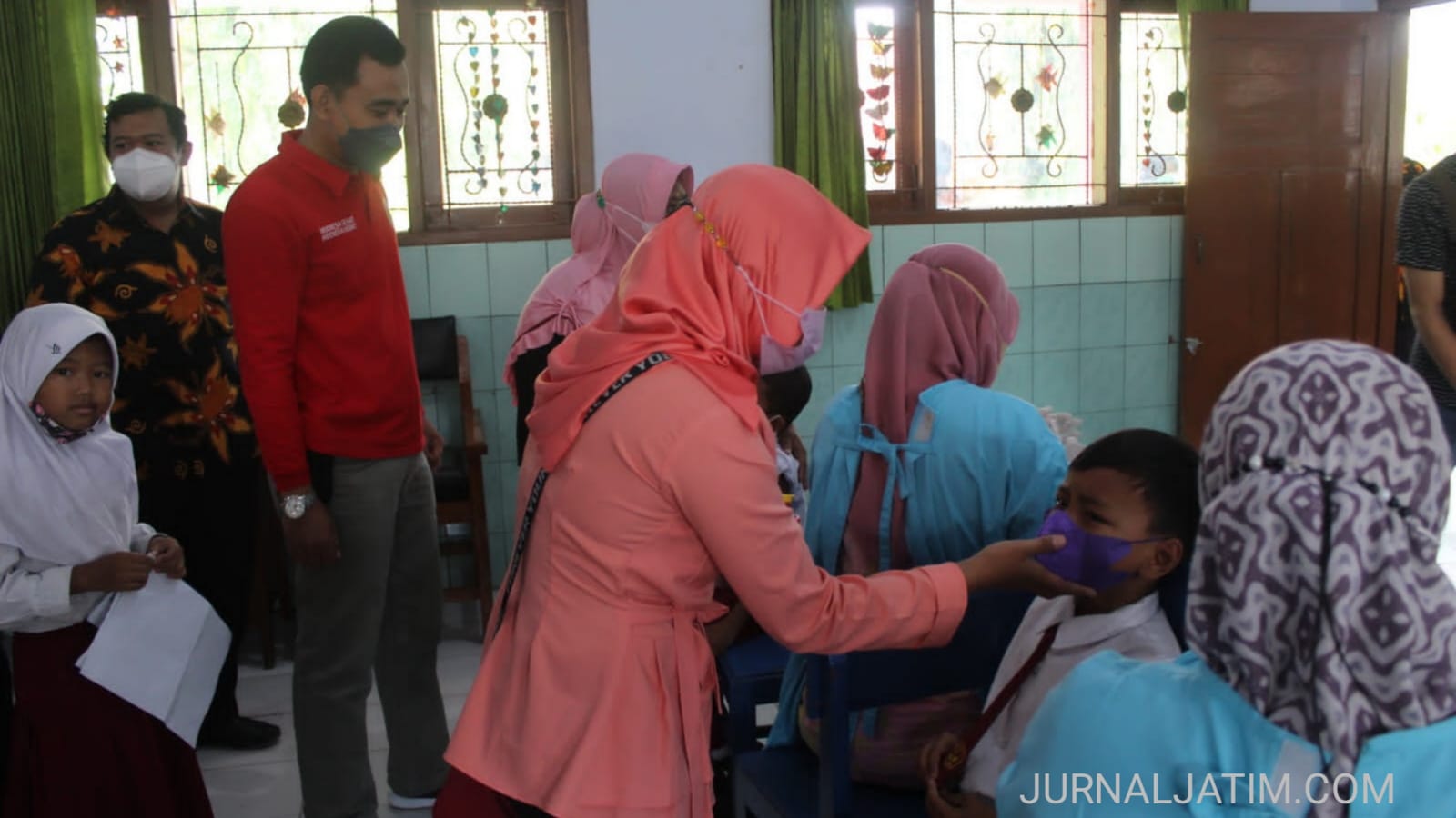 Antisipasi Omicron, Binda Jatim Gencar Vaksinasi Anak di Jombang