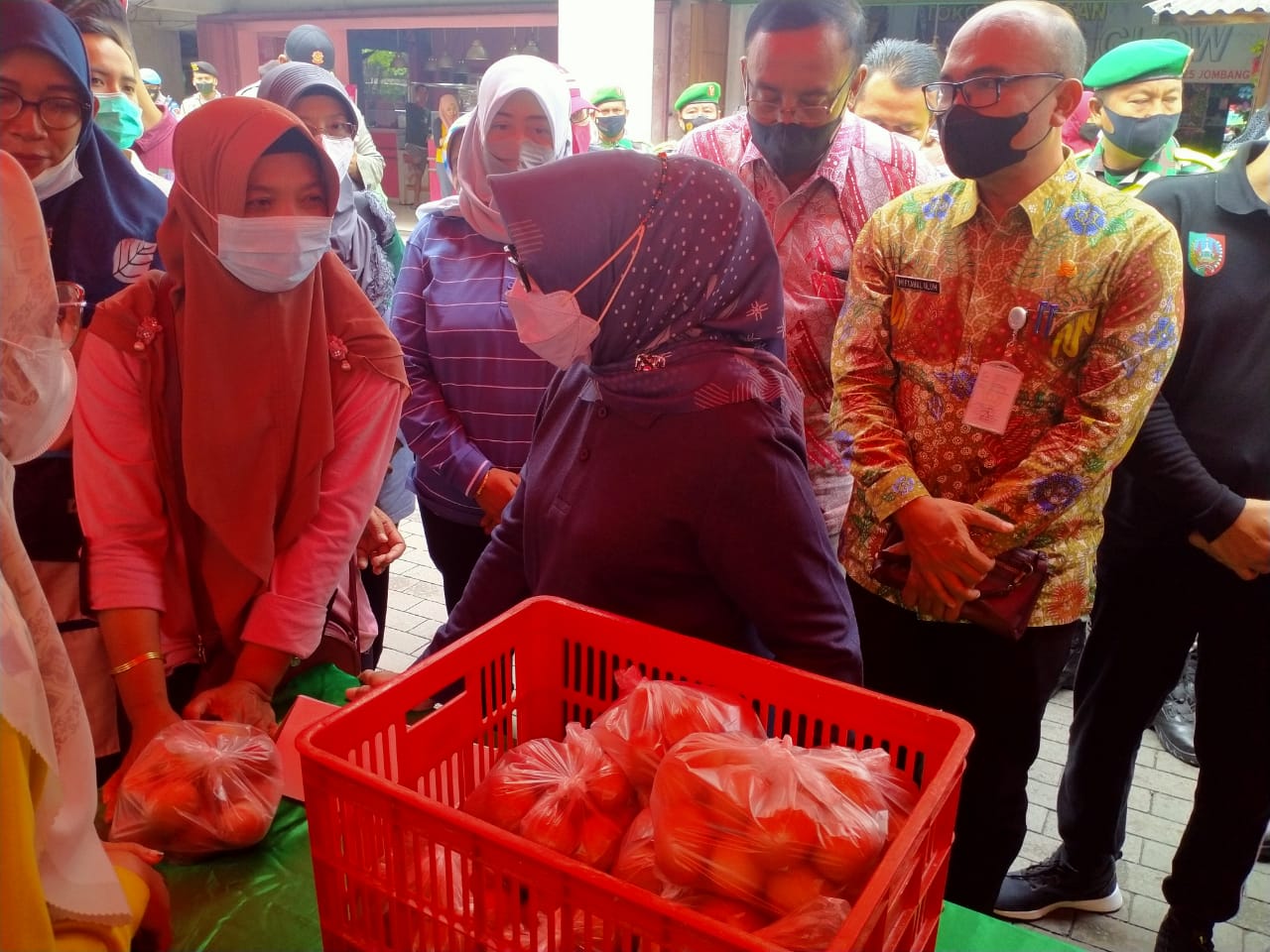 Operasi Pasar Komoditas Sembako Di Jombang Diminati Masyarakat