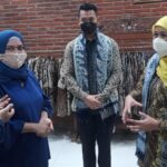 Gubernur Jatim Kagumi Batik Tulis Tenun Gedog Khas Tuban