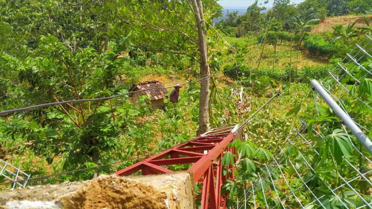 Tower Pemancar Radio di Tuban Roboh Disapu Angin Puting Beliung, Bruk!