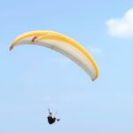 Tiga Atlet Paralayang Terbang di Losari Nganjuk dan Mendarat Sempurna