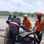 Bangkai Motor Keluarga Yang Tercebur Brantas di Jombang Ditemukan