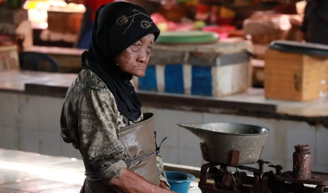 Sosok Nenek 101 Tahun Istikamah Jual Bandeng di Pasar Larangan Sidoarjo