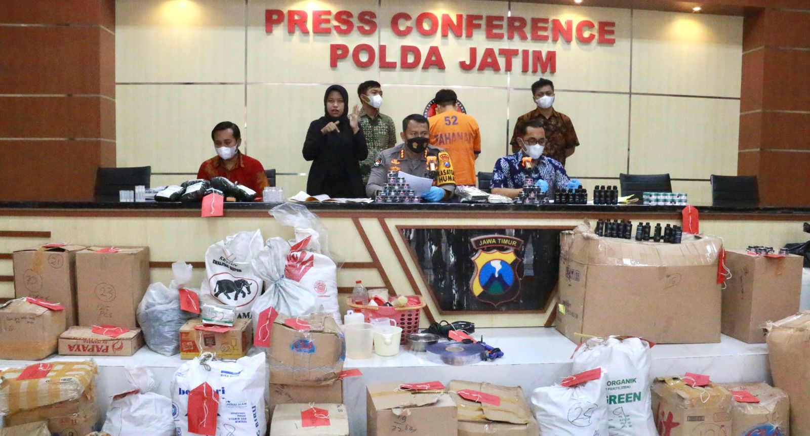 Pemalsu Merk Kosmetik Asal Tuban Beroperasi Sejak 2019 Dibekuk Polisi