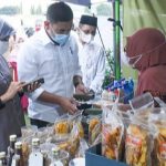 Walikota Kediri dan Bunda Fey Nglarisi Dagangan Festival UMKM Ramadan
