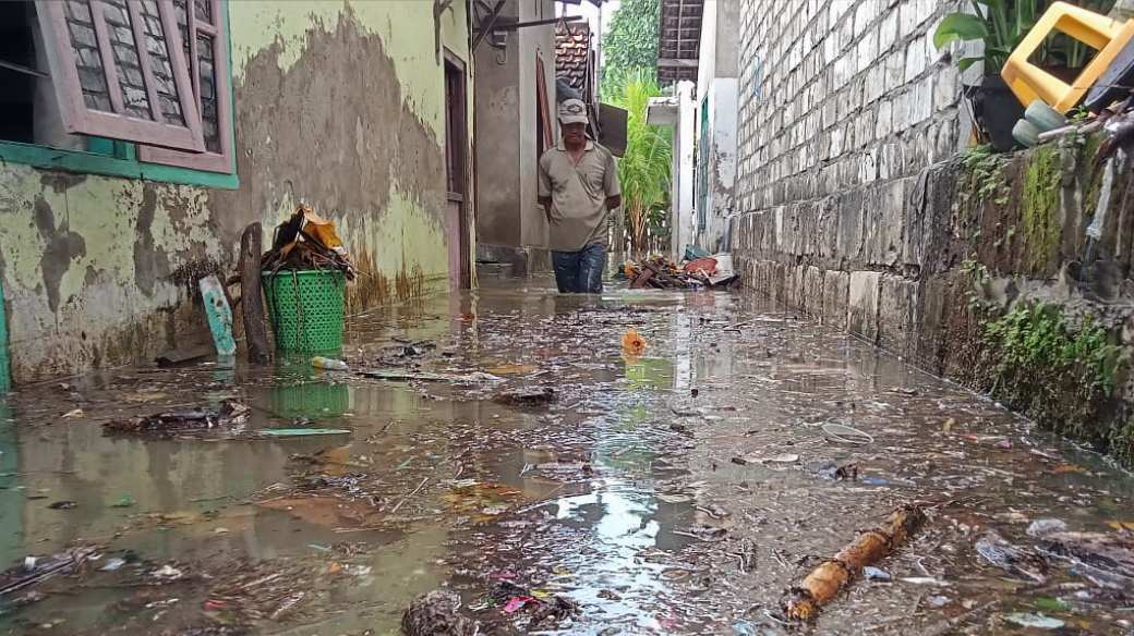 Ratusan Rumah Pada Lima Kecamatan di Tuban Diterjang Banjir Rob