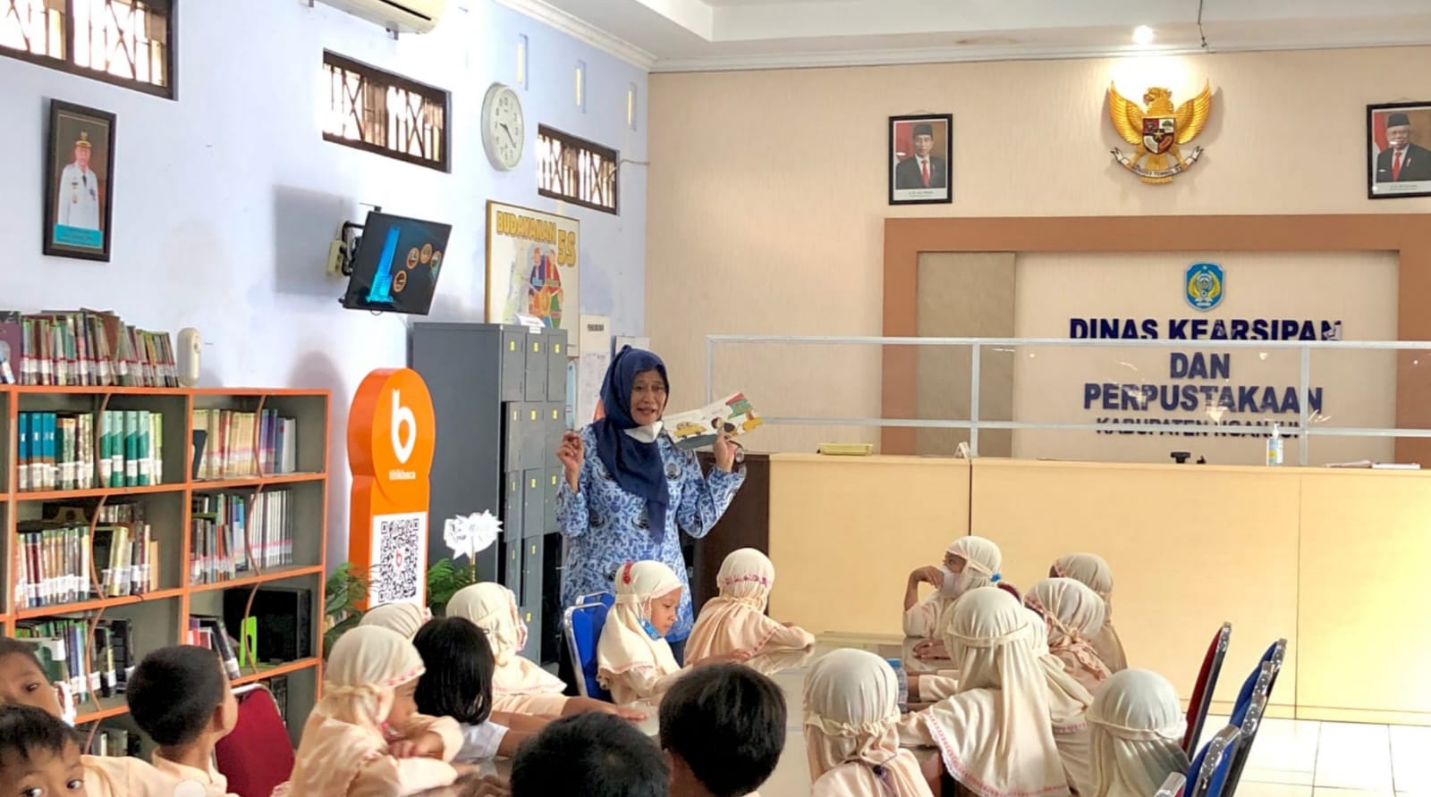 Hari Buku Nasional, Anak-anak TK di Nganjuk Kunjungi Perpustakaan