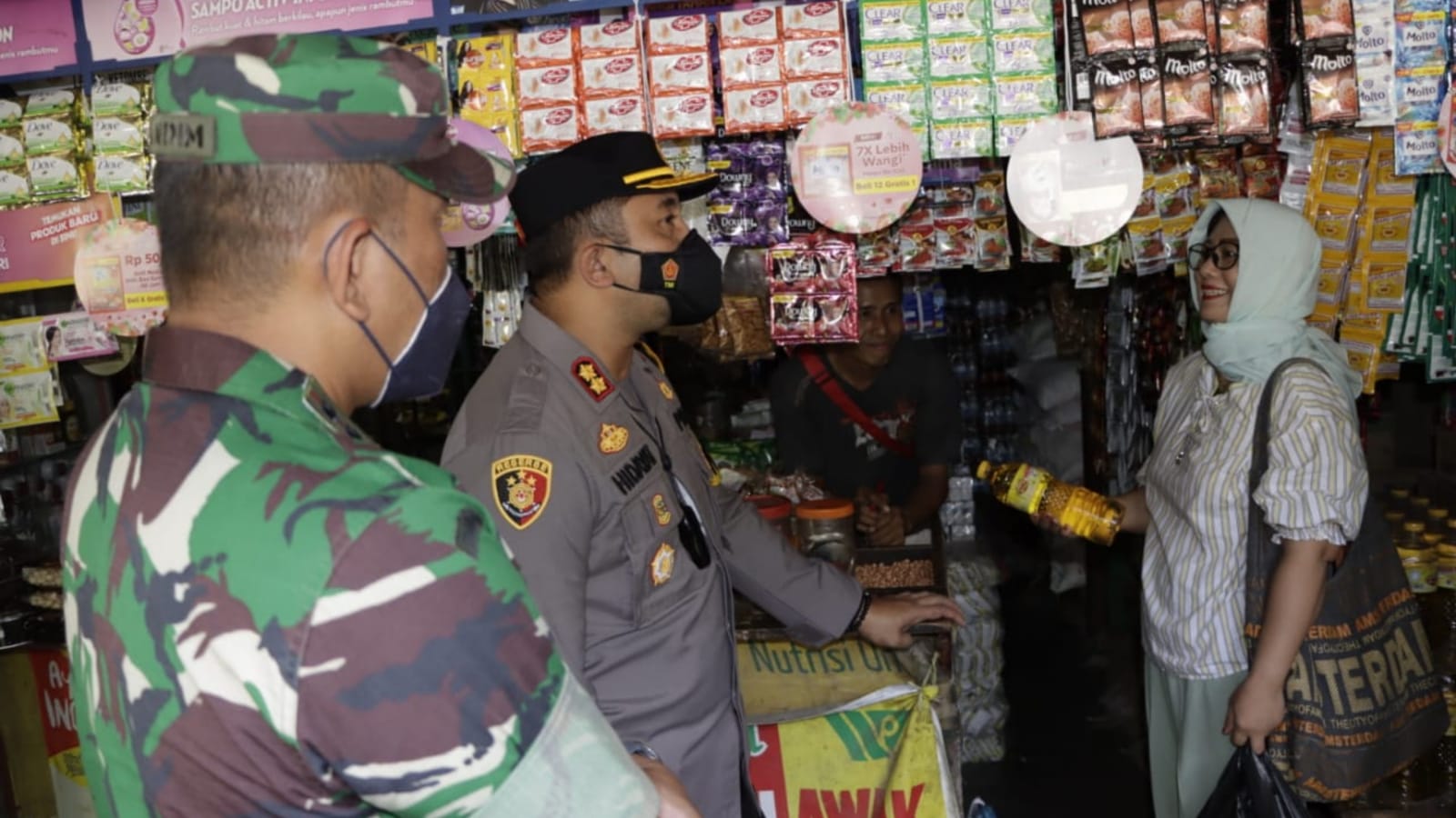 Kapolres Jombang dan Dandim Sidak Minyak Goreng, Hasilnya Mengejutkan